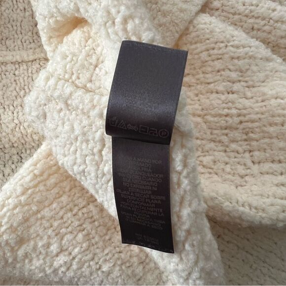 Liz Claiborne Cream V-neck Oversized Sweater size Medium - Picture 8 of 8